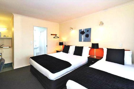 Twin Studio - queen-size and single beds