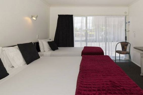 3-Bedroom Apartment - beds